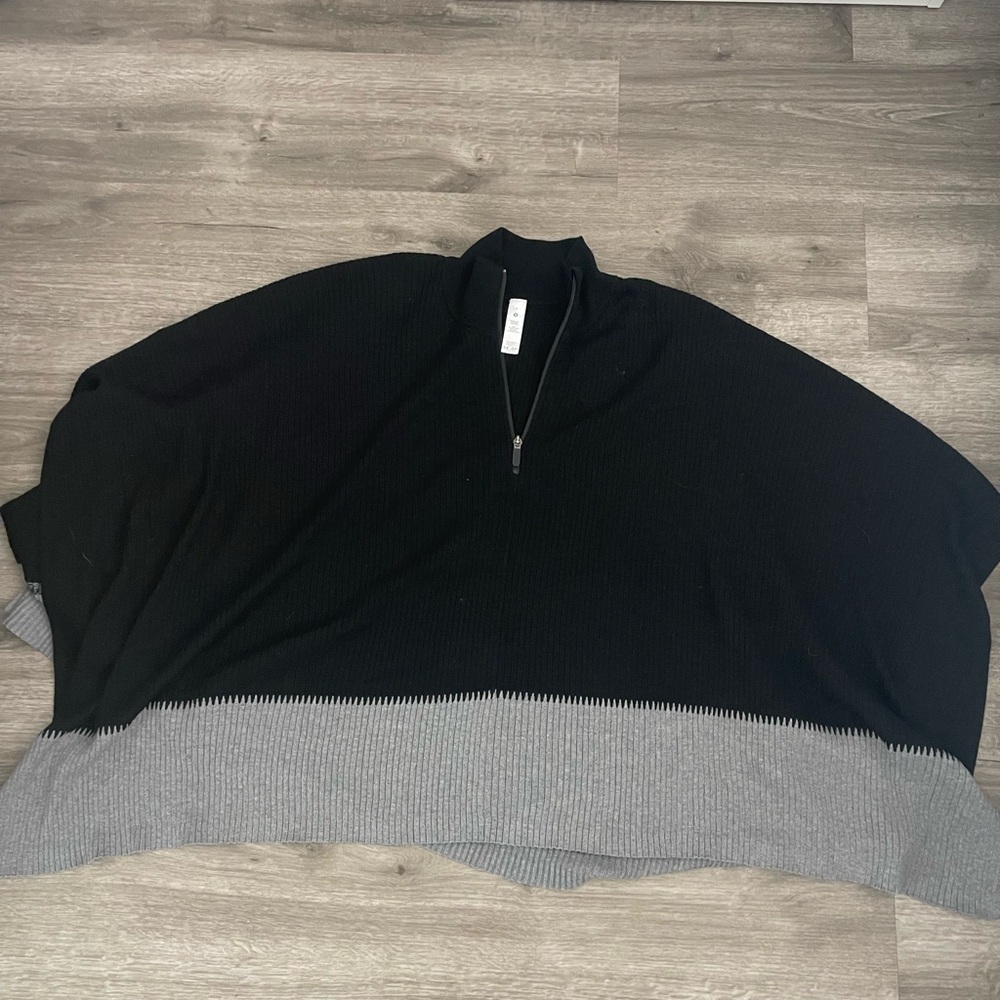 Lululemon poncho - Picture 3 of 3